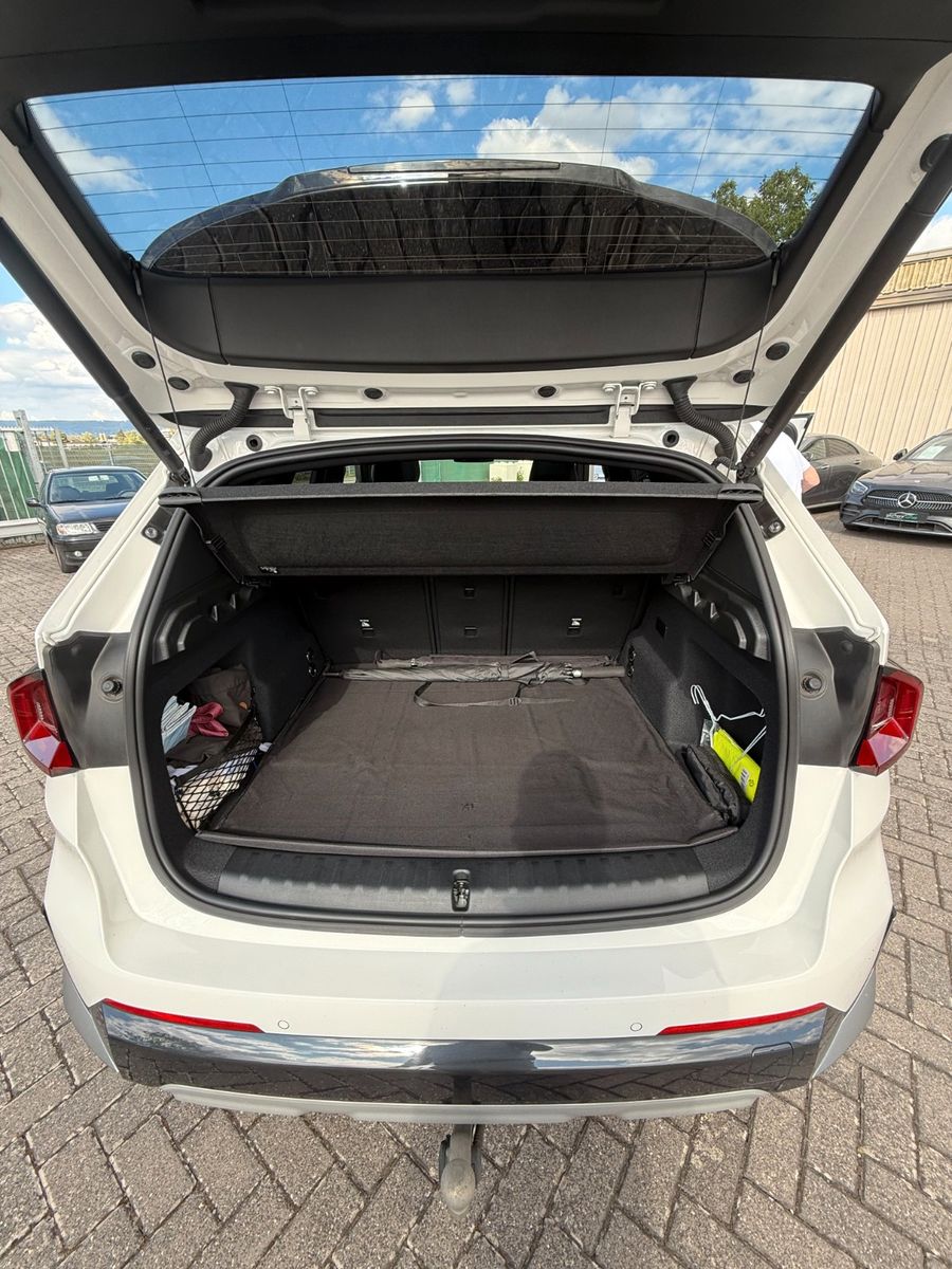 BMW iX1 30 xDRIVE xLINE PANO 19 LEDER AHK LED foto 23