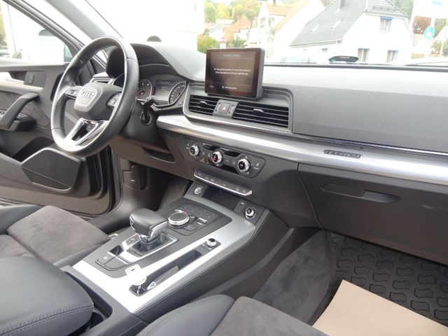 Fahrzeugabbildung Audi Q5 40 TDI quattro/HUD/1.Hand/Leder/74.000 Km