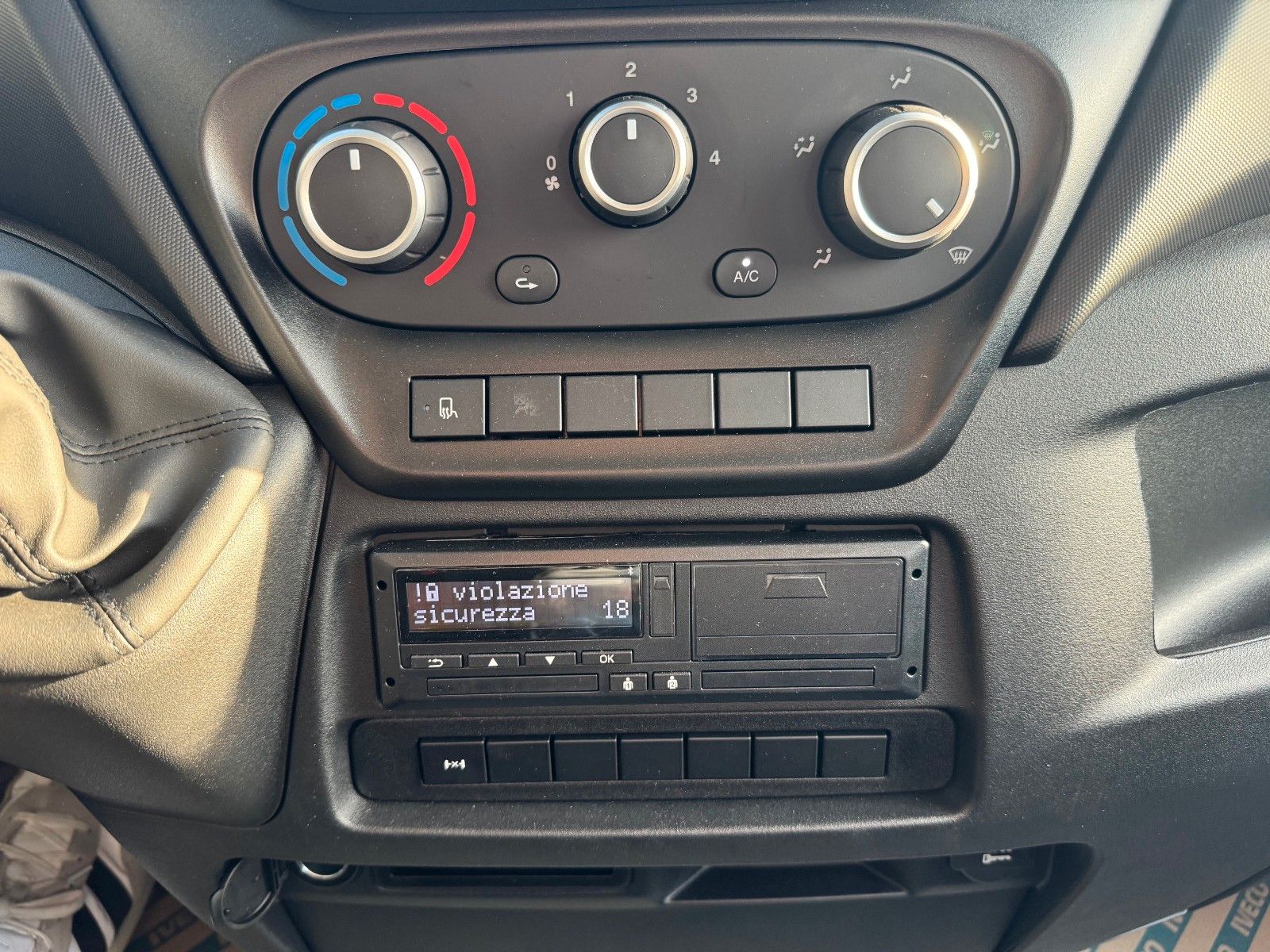 Fahrzeugabbildung Iveco Daily 70C18 H 3.0L *R3.750mm*AHK*Sperre*Standh*