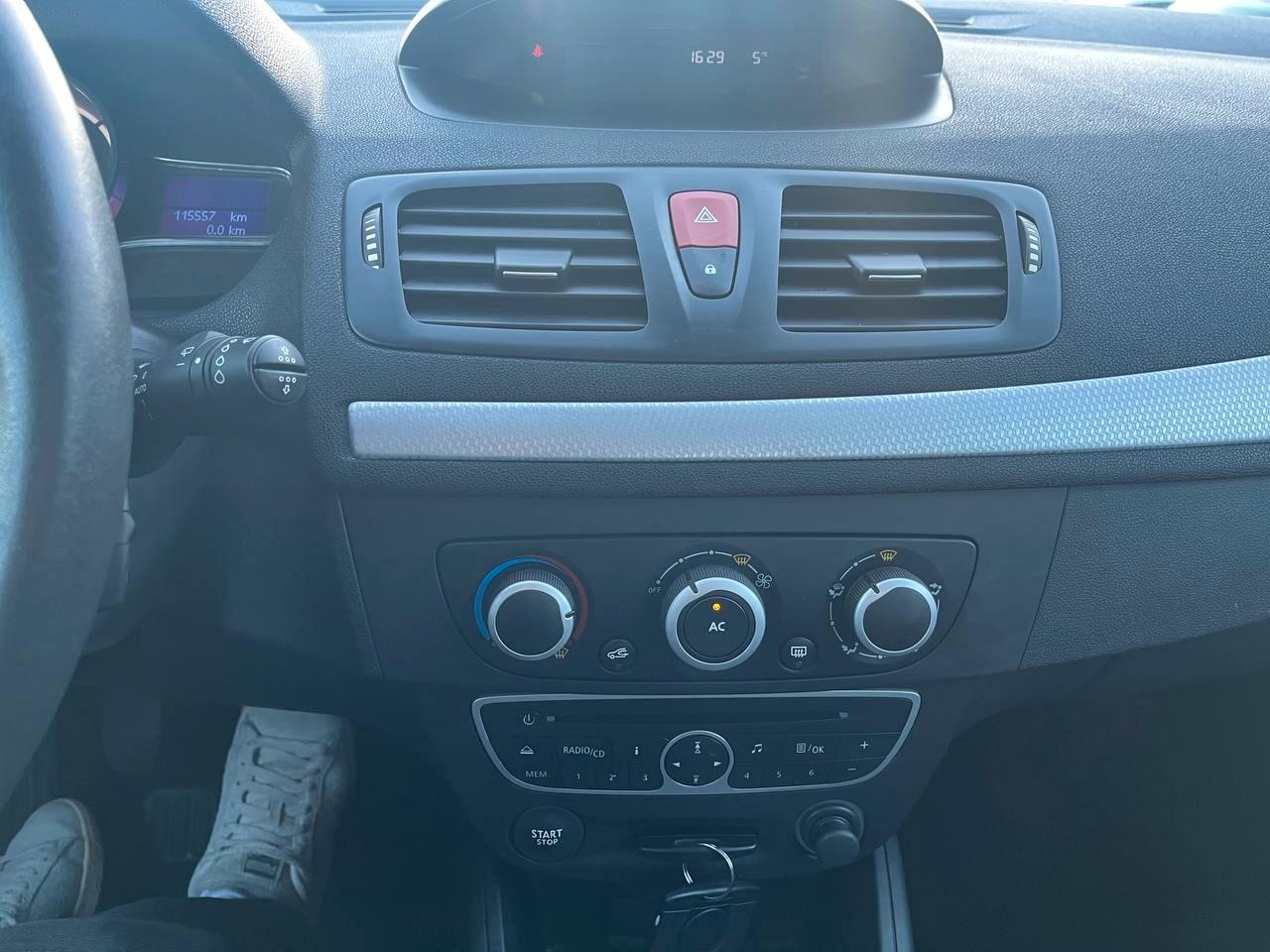 Renault Megane 2010 — photo 14