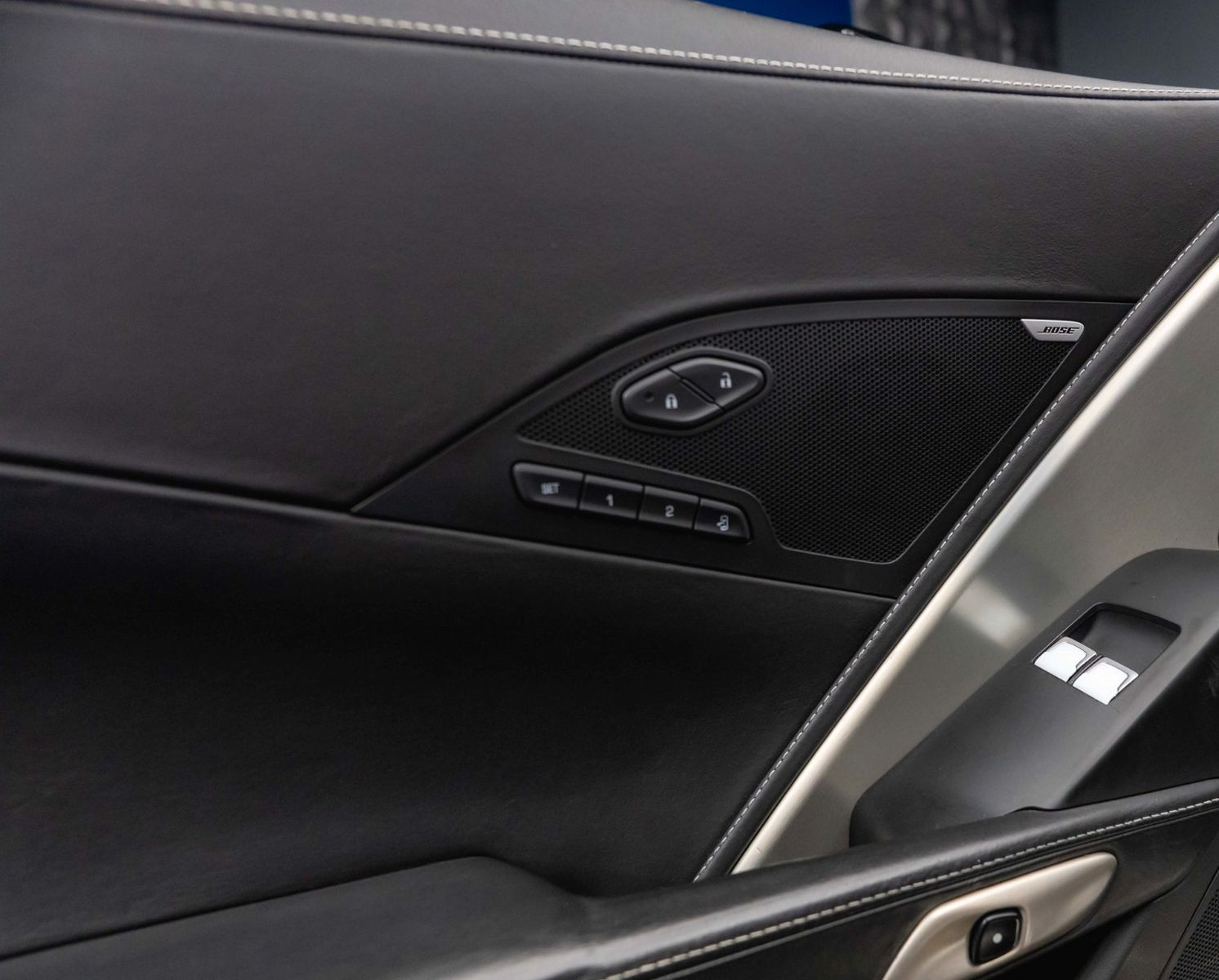 Fahrzeugabbildung Corvette C7 6.2 V8 Stingray 3LT Z06-Design Targa Perform.