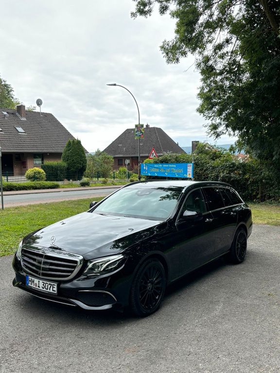 Image of Mercedes-Benz E 300