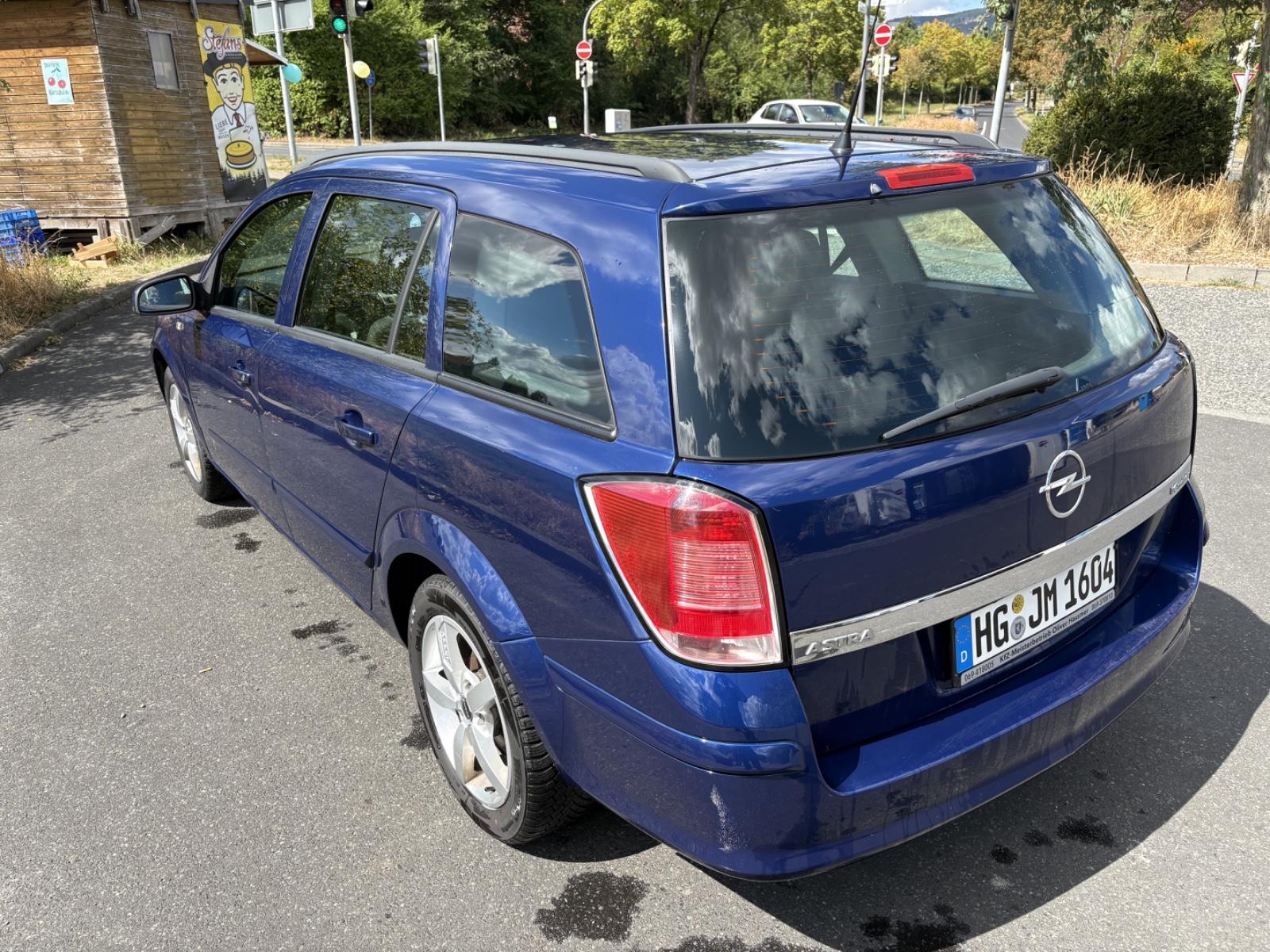 Opel Astra 2005 — interior
