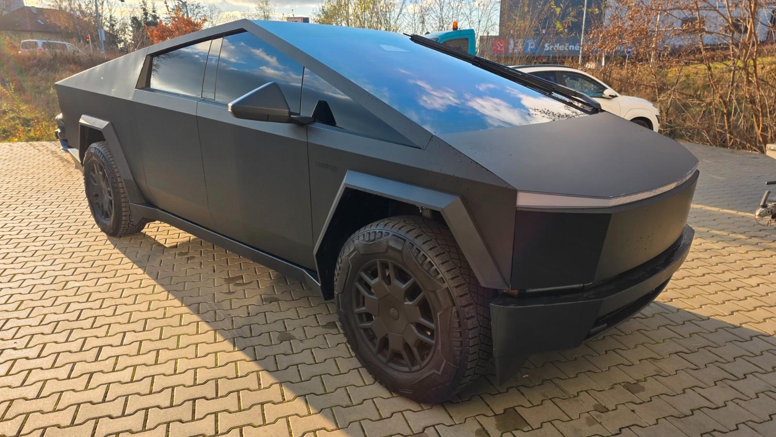 Tesla Другой