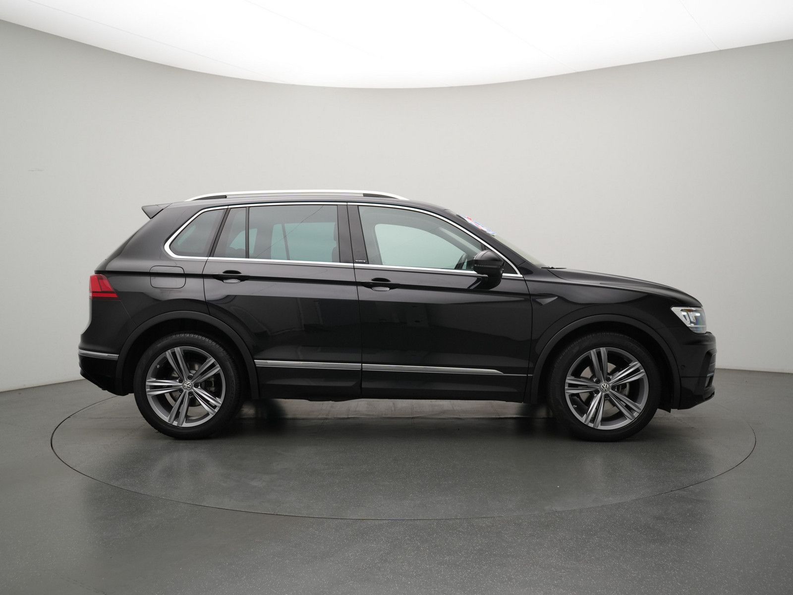 Volkswagen Tiguan IQ.DRIVE AHK ACC PANO NAVI KAM SHZ LED imagem 3