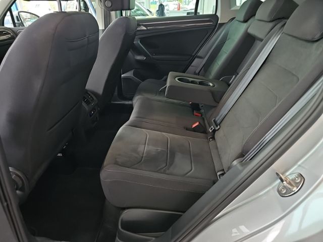 Fahrzeugabbildung Volkswagen Tiguan 2.0 TDI 4M DSG Elegance AHK LED-MATRIX NA