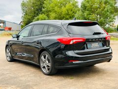 FORD Focus Titanium X*SCHECKHEFT*ACC*PDC*LED*AHK