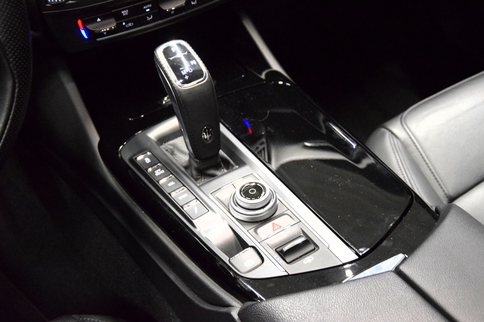 Fahrzeugabbildung Maserati Levante GranSport Pano Luft Trofeo Optik 21"