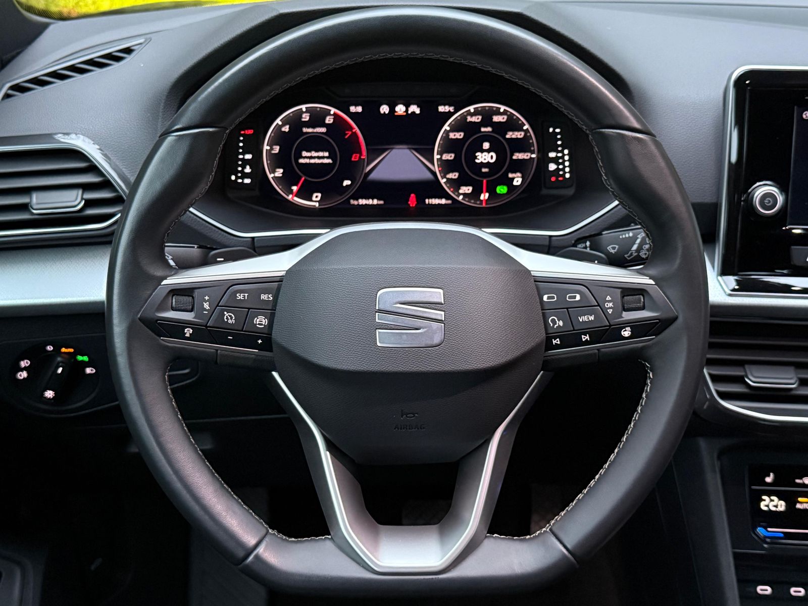 Fahrzeugabbildung SEAT Tarraco 1.5 TSI DSG Style LED+AHK+KAM+ACC+7SITZ