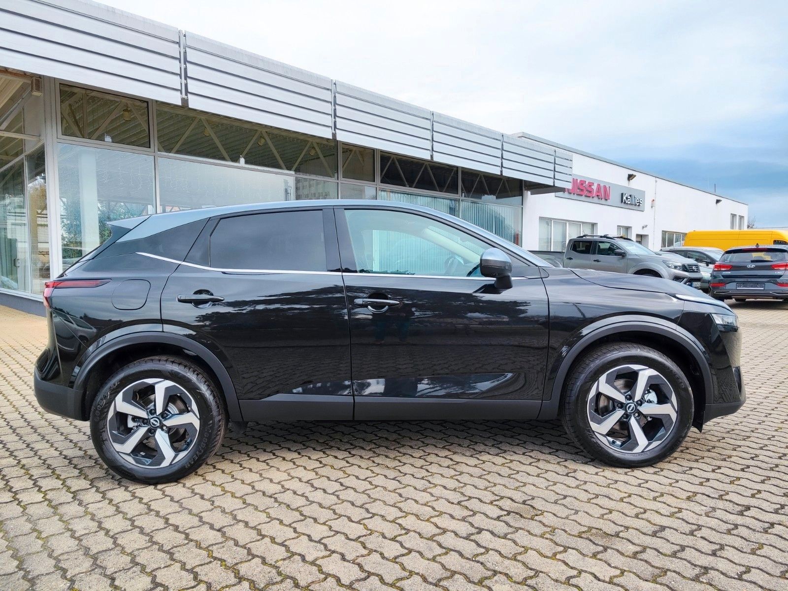 Fahrzeugabbildung Nissan Qashqai 1.3DIG-T AT N-Connecta SHZ+LHZ+FSHZ+AHK