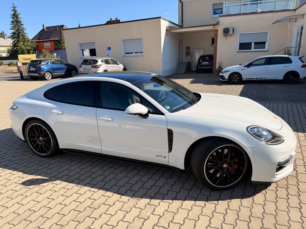 Image of Porsche Panamera