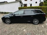 Toyota Avensis Combi 2,2-l-D-4D Automatik Executive... - Toyota Avensis mit Diesel-Antrieb: Kombi, Automatik