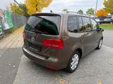 Volkswagen Touran Cup BM*Navi *SHZ*AHK*TÜVNEU* - Volkswagen Touran CUP mit Benzin-Antrieb
