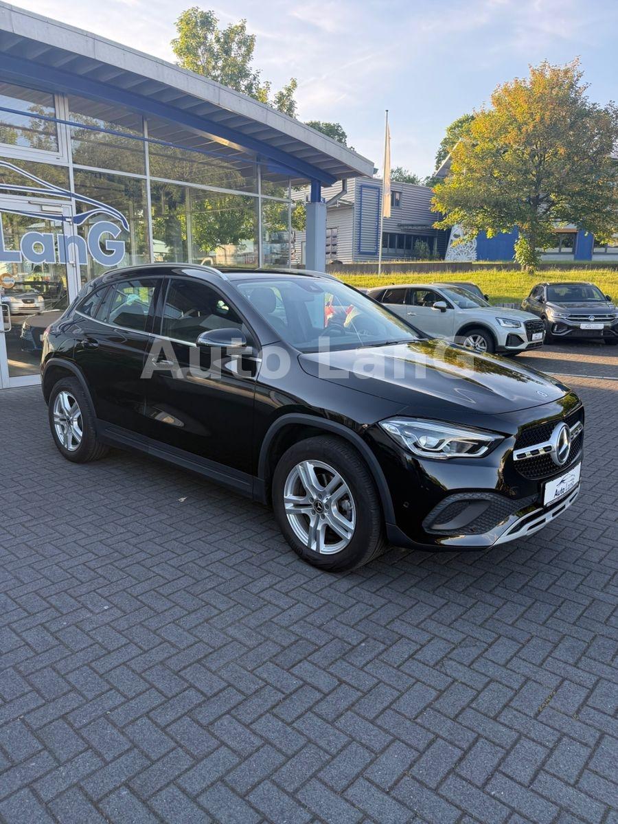 Mercedes-Benz GLA 180 Diesel Automatik NAVI LED KAMERA AHK SHZ