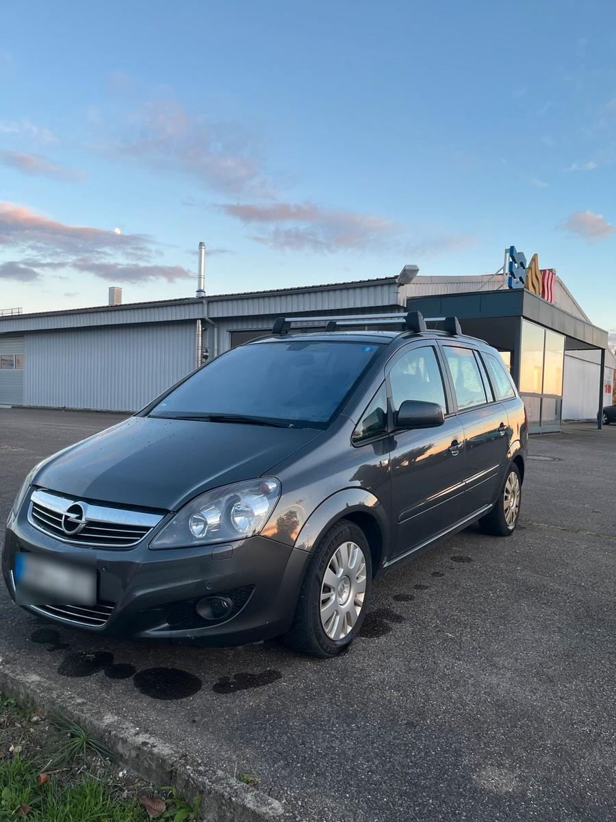 Opel Zafira 2012 — engine 125 HP (92kW)