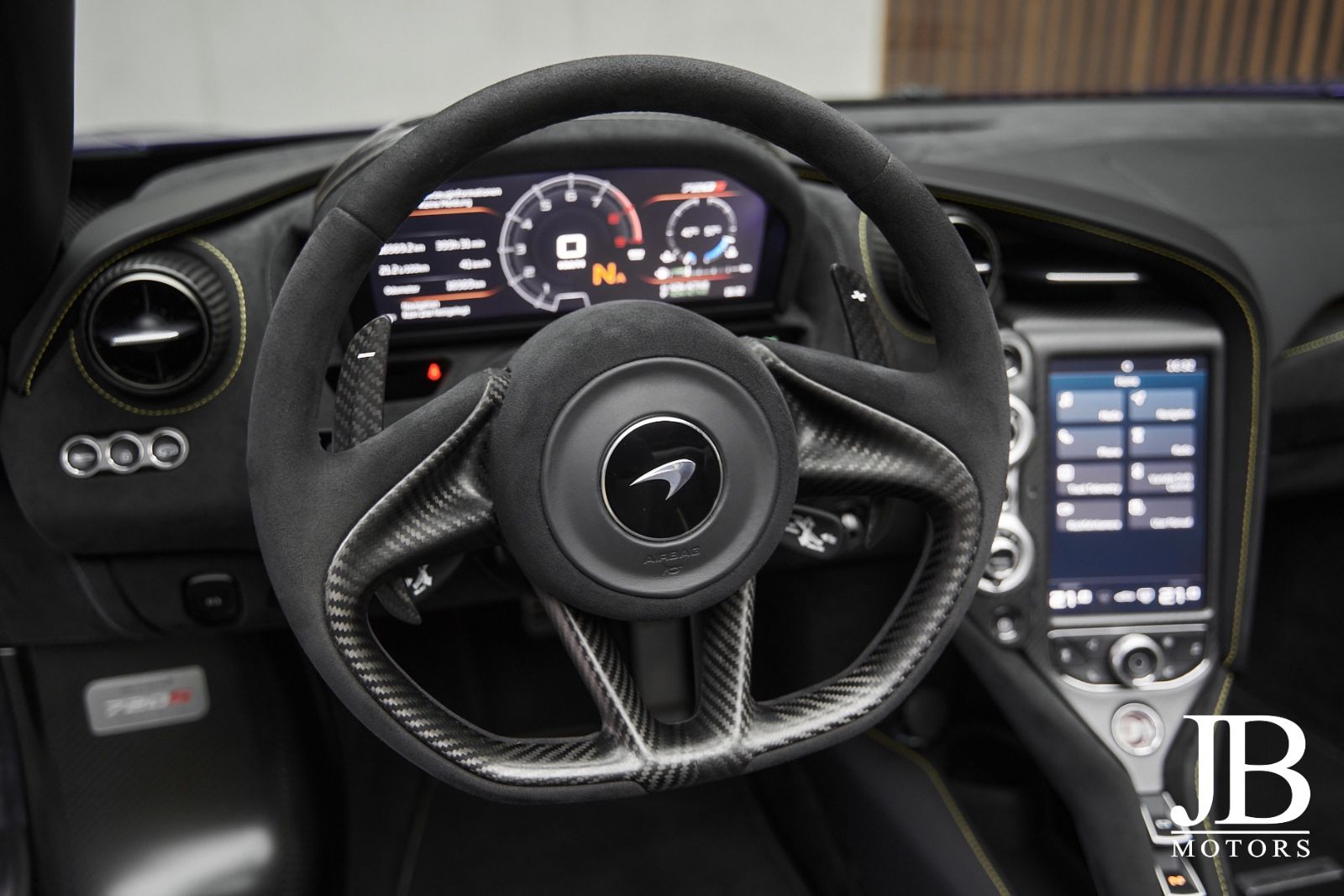 Fahrzeugabbildung McLaren 720s Spider MSO Carbon B&W Sound Lift Novitec