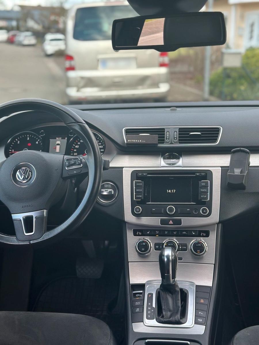 Volkswagen Passat 2012 — photo 13
