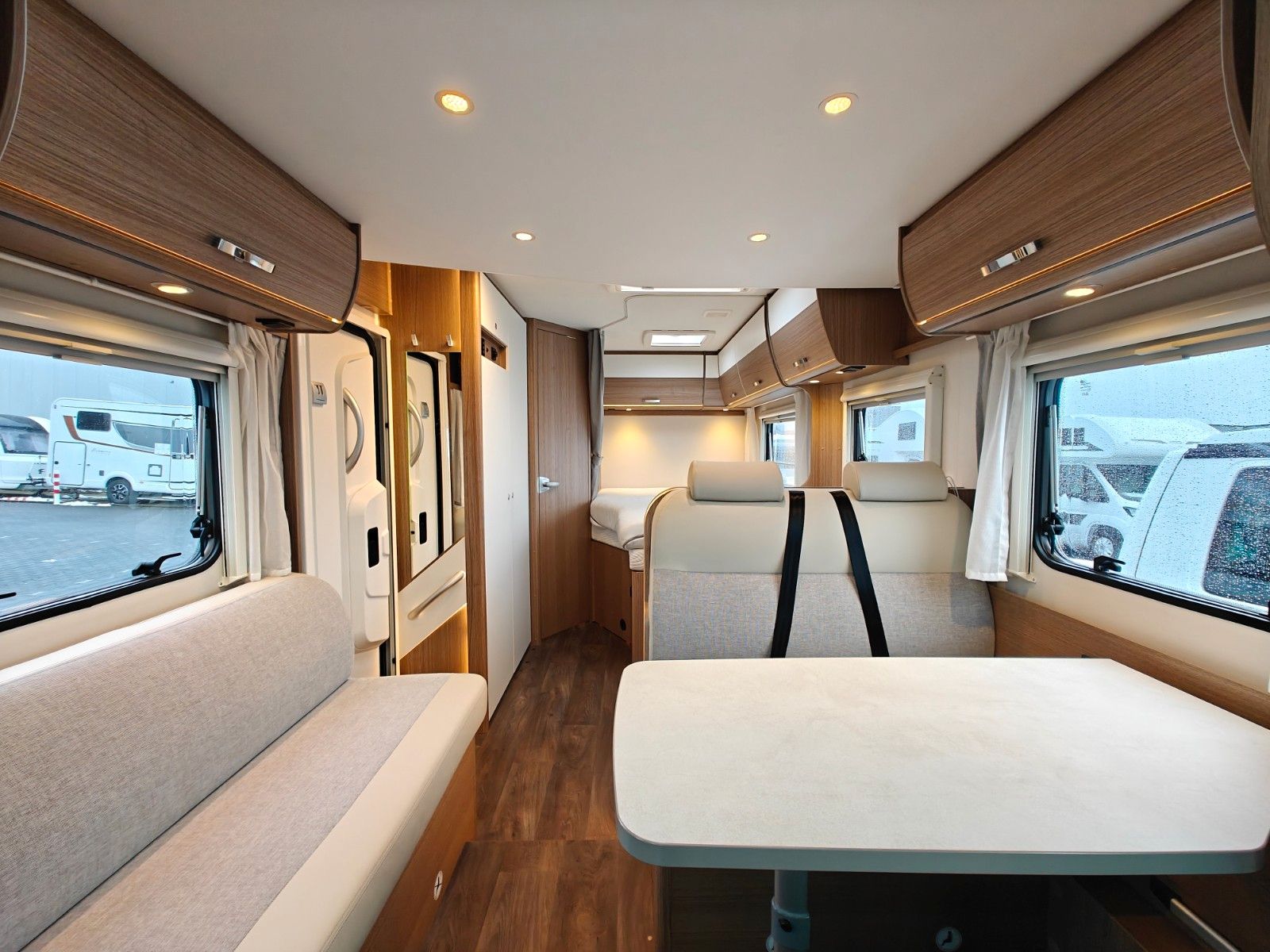 Fahrzeugabbildung Carado T-348 - Automatik, SAT, TV, 2x Solar, Hubbett -