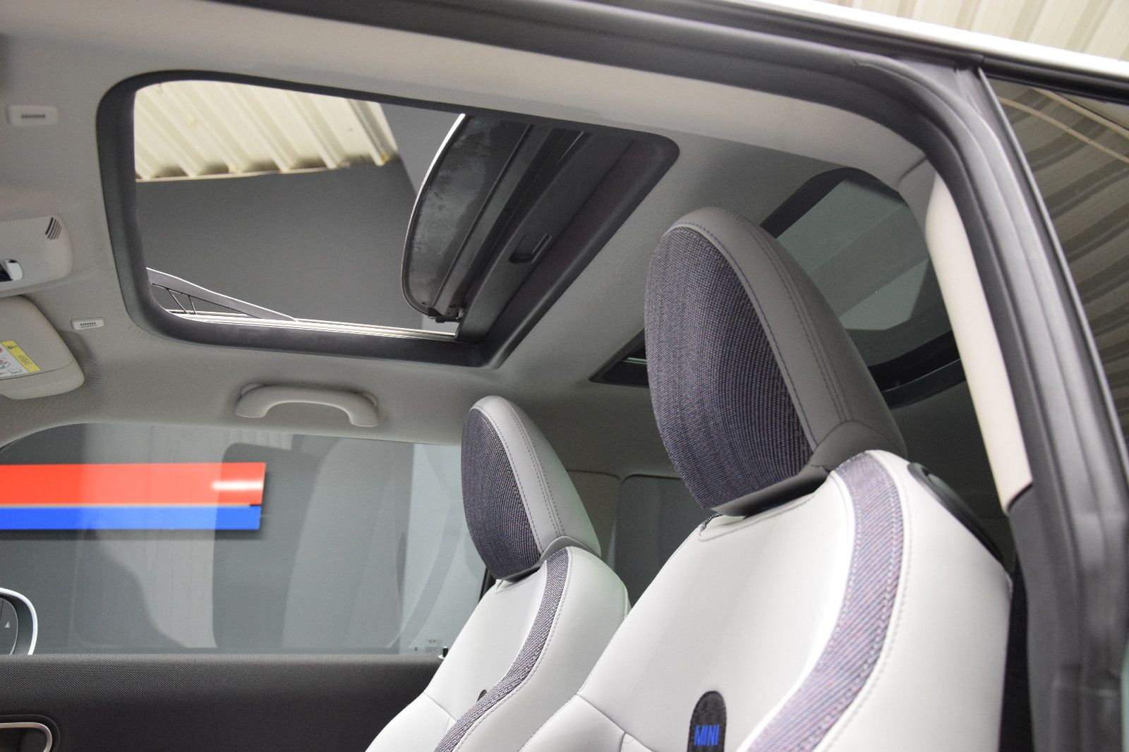 Fahrzeugabbildung MINI Cooper C Classic Trim Paket-M Pano HuD Kamera