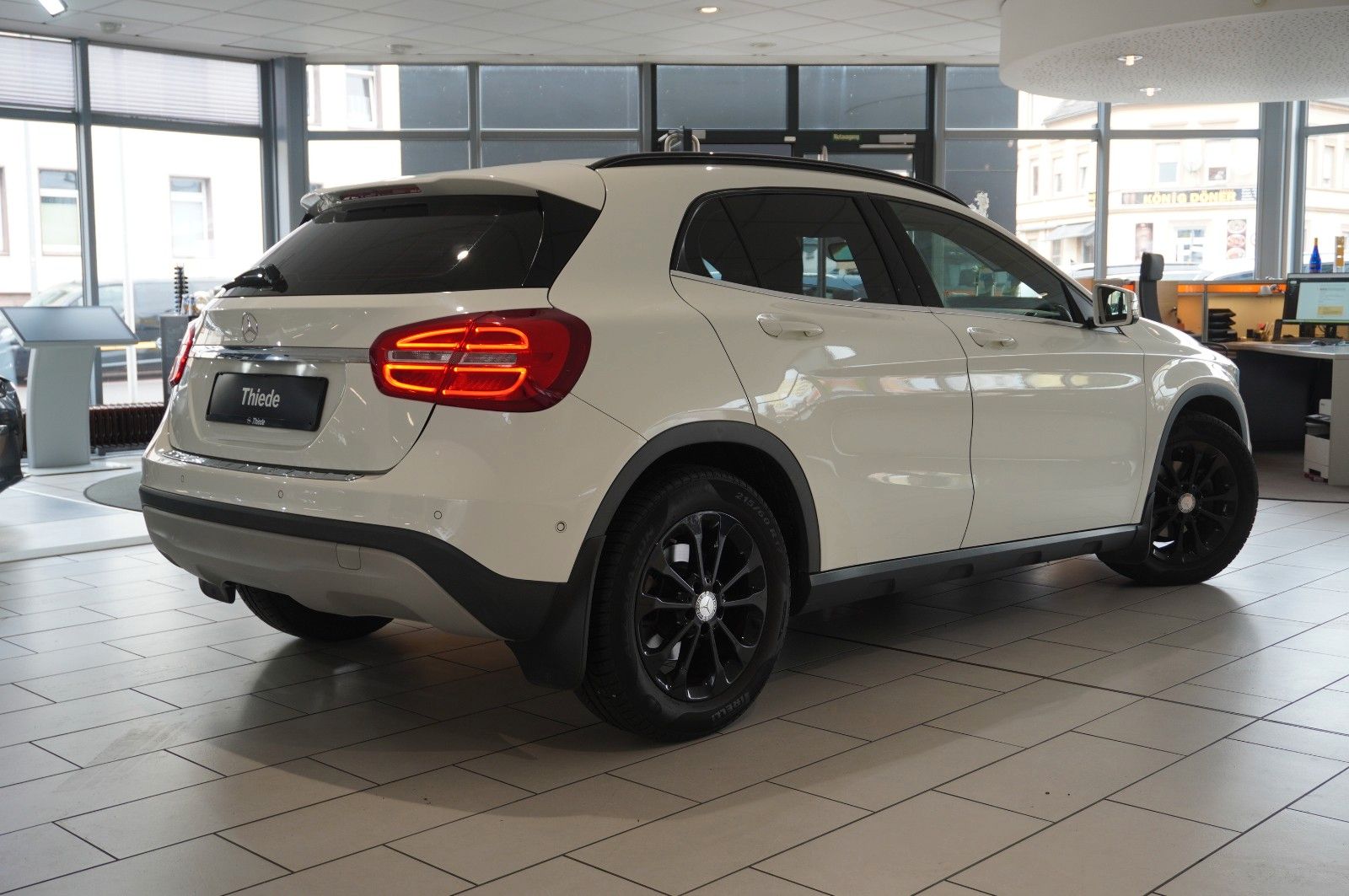 Fahrzeugabbildung Mercedes-Benz GLA 180 STYLE 7G-DCT NAVI/BI-XENON/SHZ/KAMERA