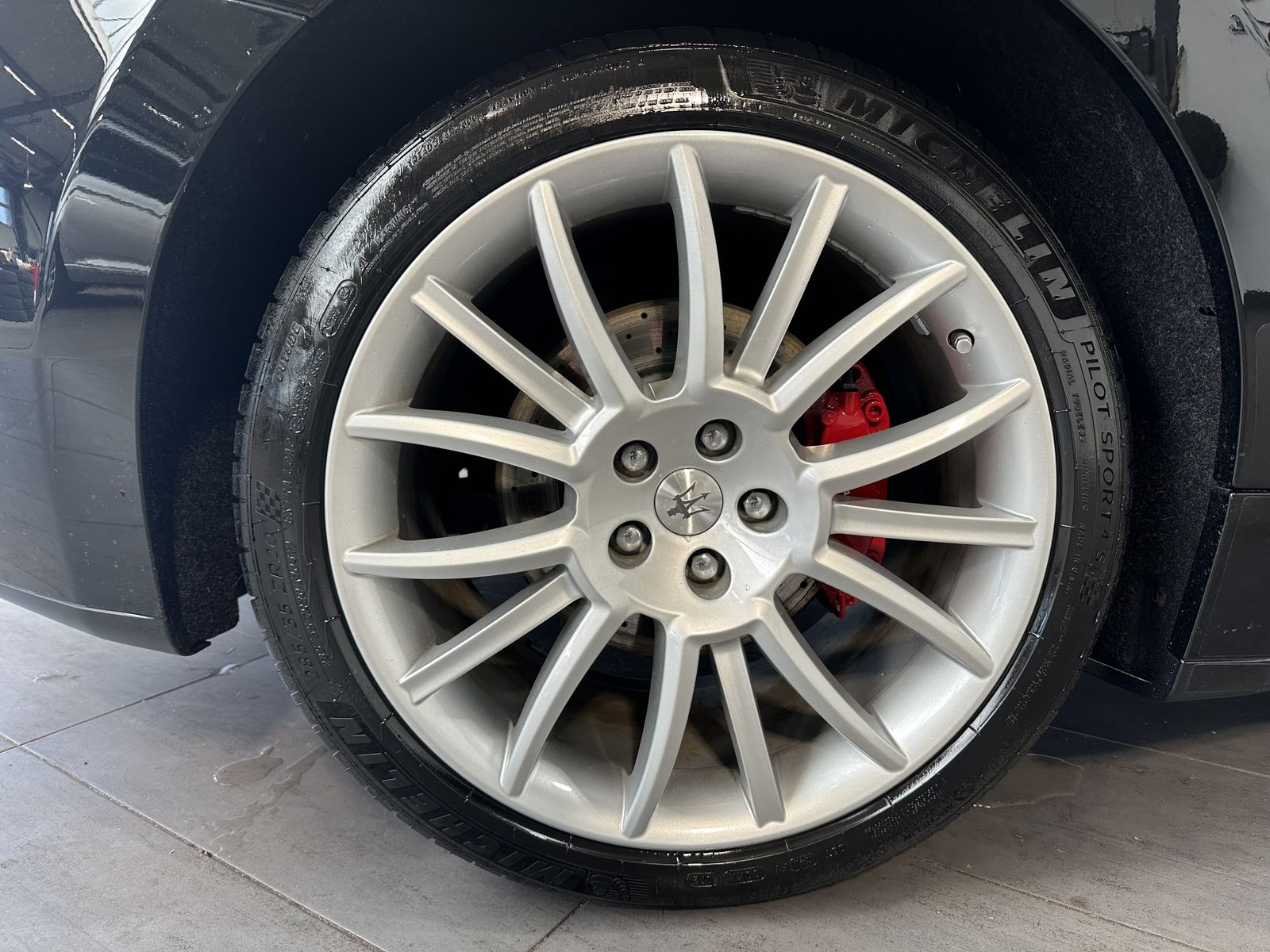 Fahrzeugabbildung Maserati GranTurismo S 4.7 V8 NAV+XEN+TEMPOMAT+2HD+20ZOLL