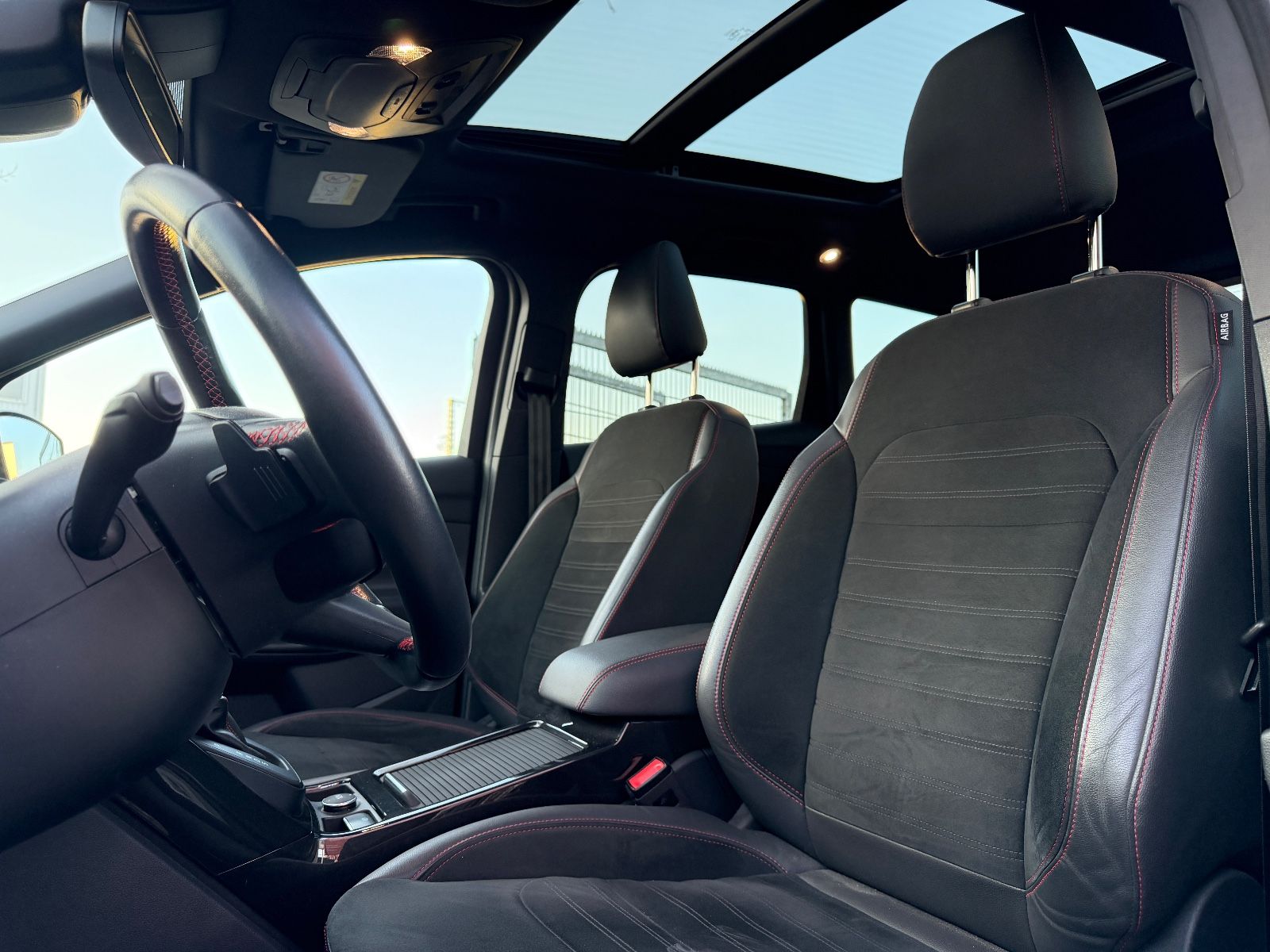 Fahrzeugabbildung Ford Kuga ST-Line ALLRAD*PANO*ALCANTARA*AHK*