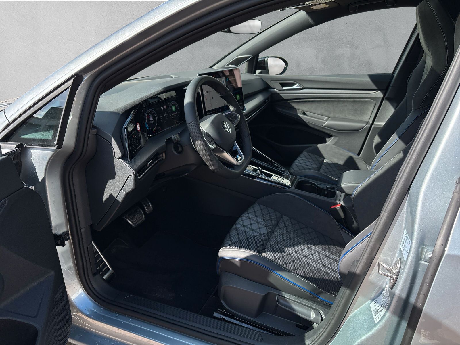 Fahrzeugabbildung Volkswagen Golf 2.0 TDI DSG R-Line AHK