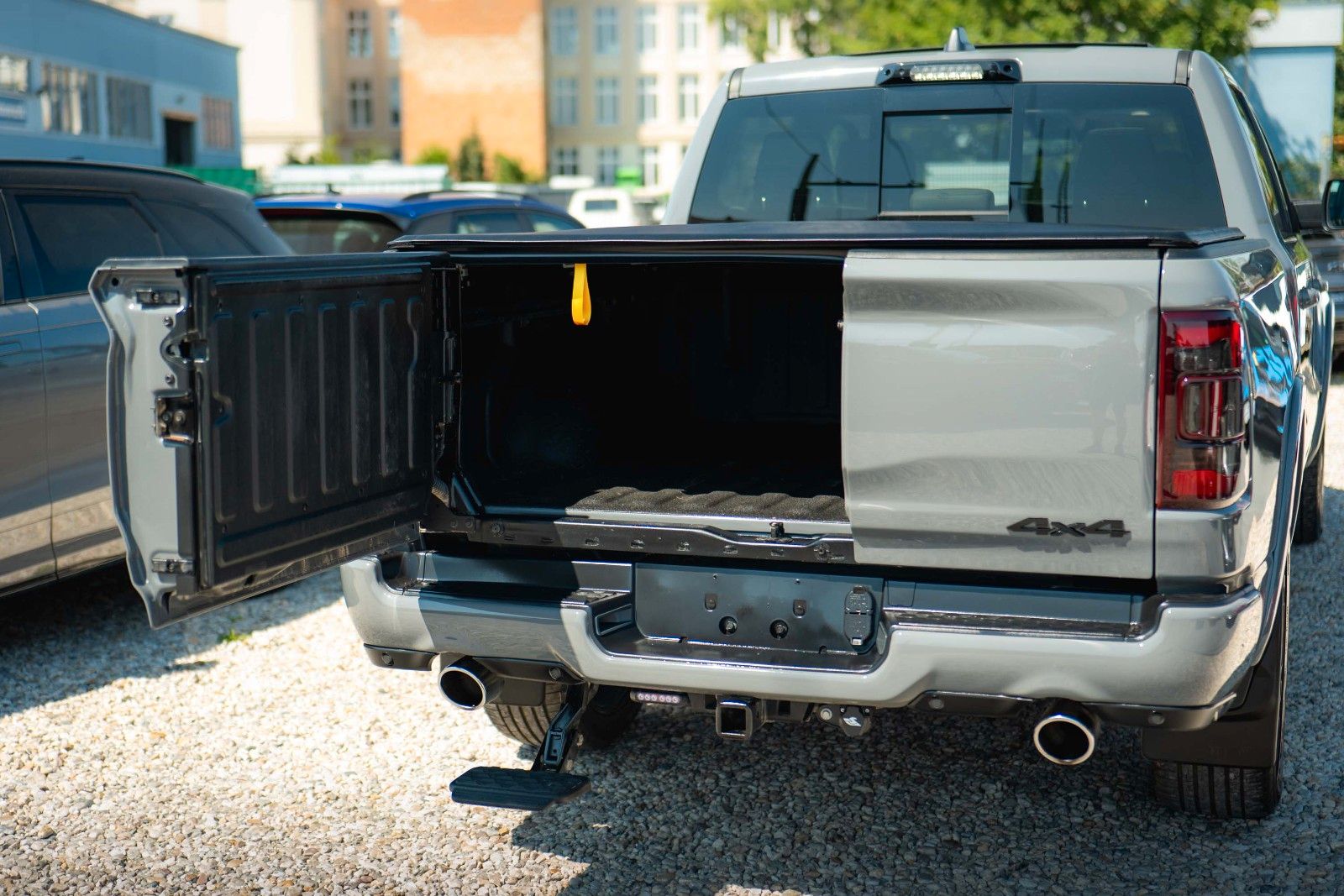 Fahrzeugabbildung Dodge RAM 5.7 V8 HEMI 4x4 LIMITED 10TH ANNIVERSARY ACC