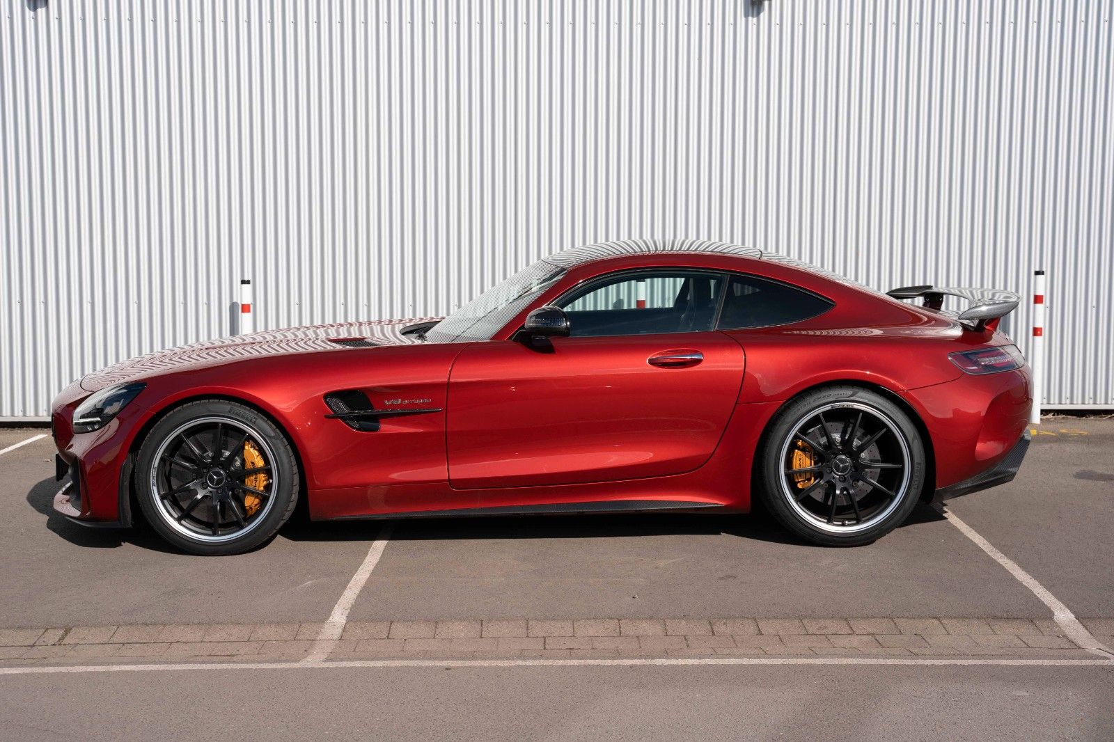 Fahrzeugabbildung Mercedes-Benz AMG GT R V8 CARBON BURMESTER 19/20" PERFORMANCE