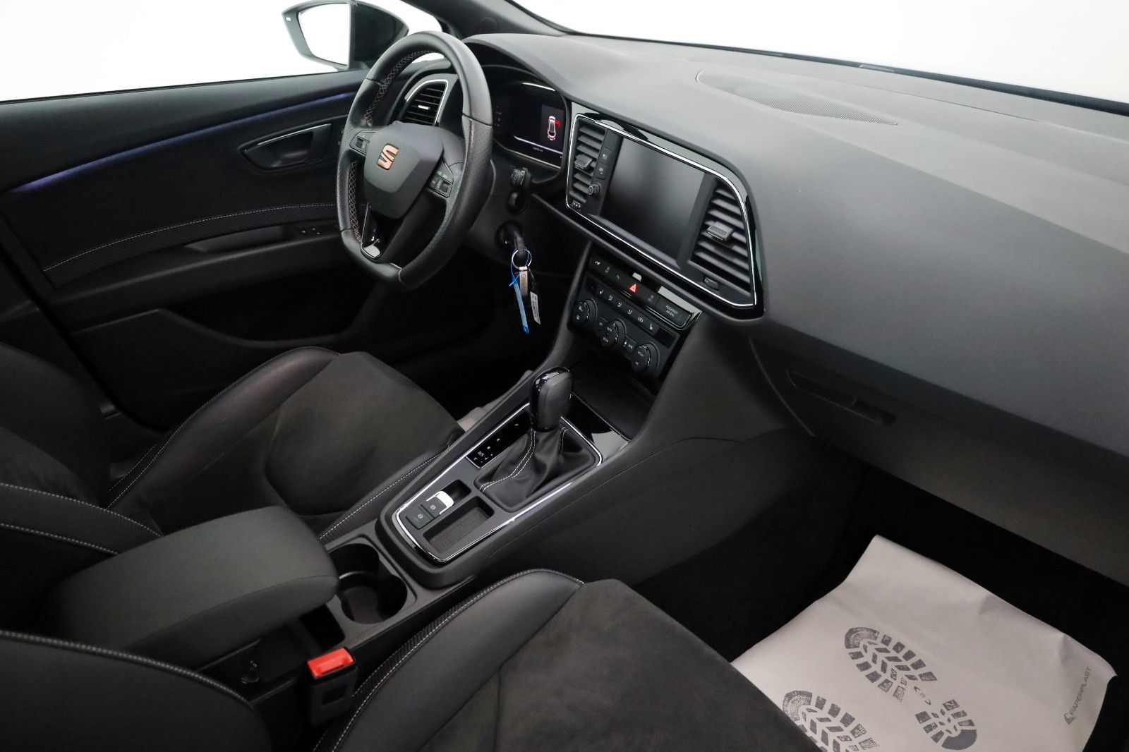 Fahrzeugabbildung SEAT Leon ST Cupra 300 4Dr.,T.Leder,Navi,Kamera,Panor