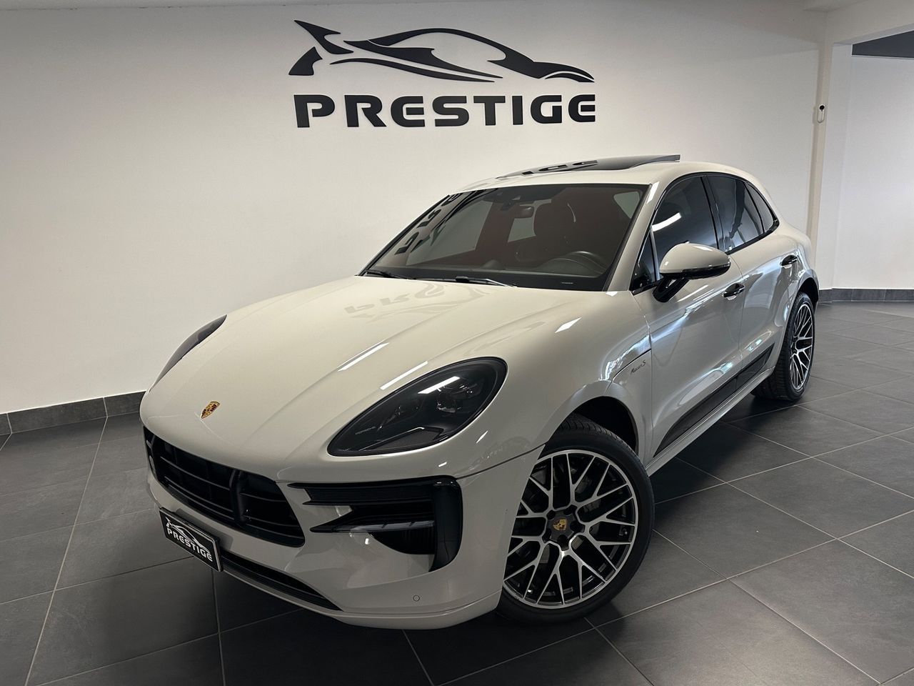 PORSCHE Macan