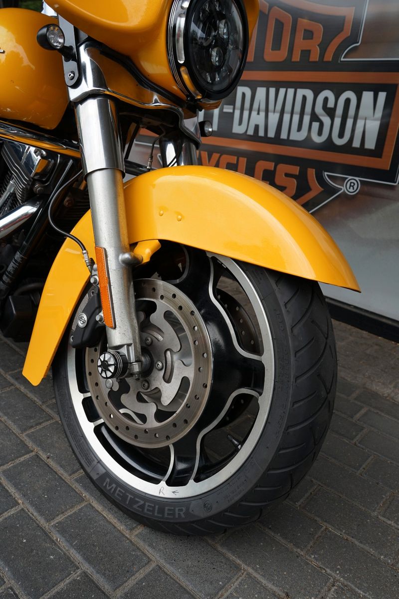 Fahrzeugabbildung Harley-Davidson Street Glide 103 - Jekill & Hyde - Garmin