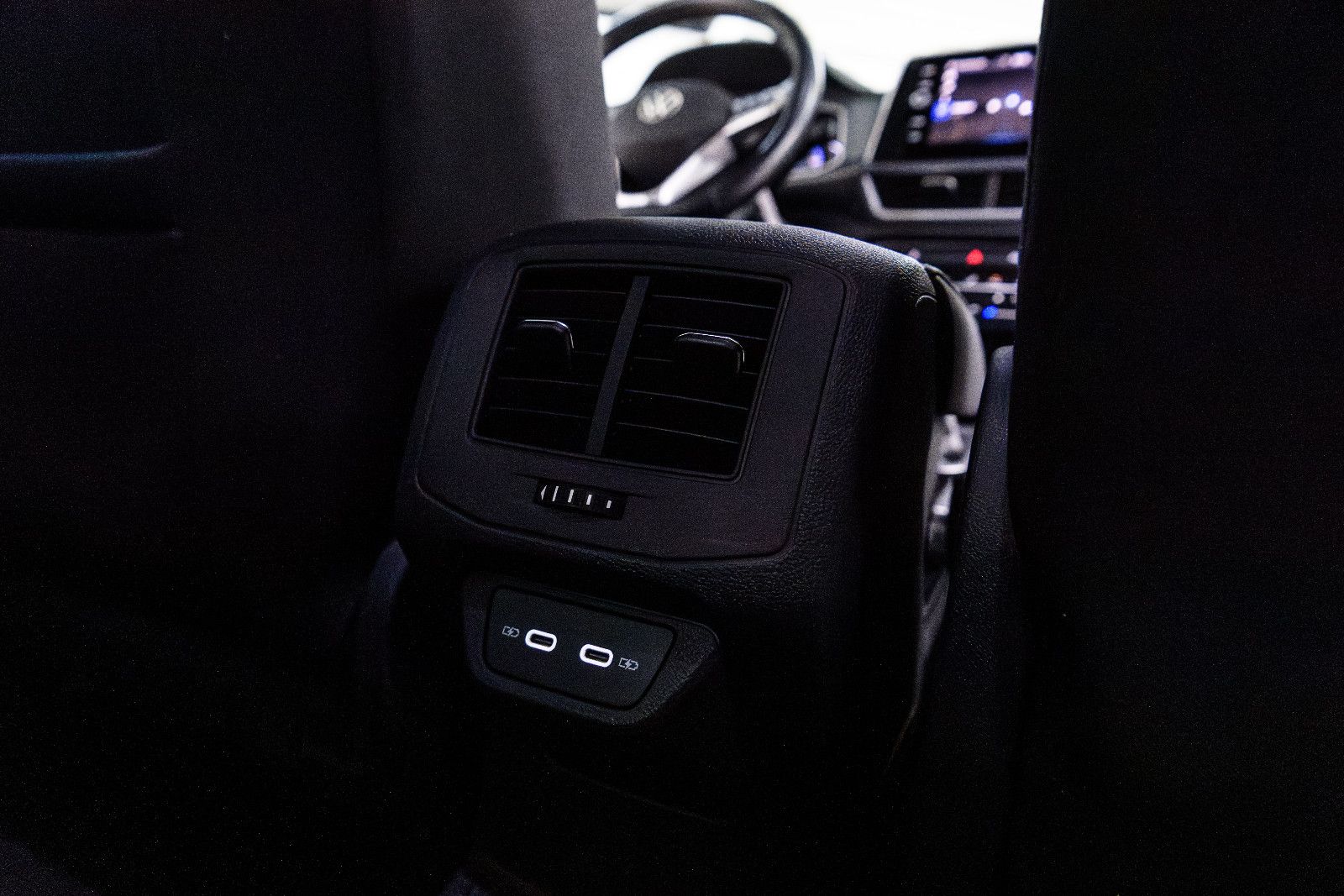 Fahrzeugabbildung Volkswagen T-Roc Style+LED+AHK+ACC+SHZ+GJR+APPCONNECT