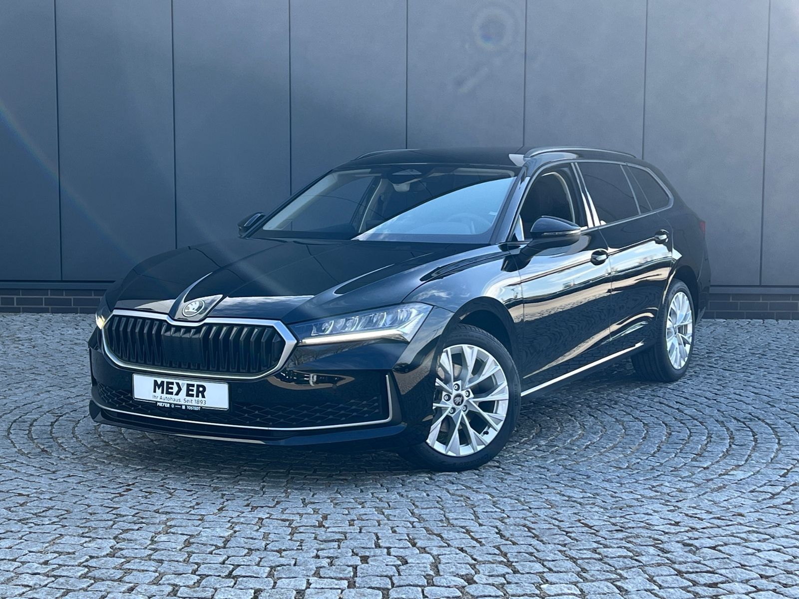 Fahrzeugabbildung SKODA Superb Combi Selection 2.0 TDI DSG *AHK, Navi, 1