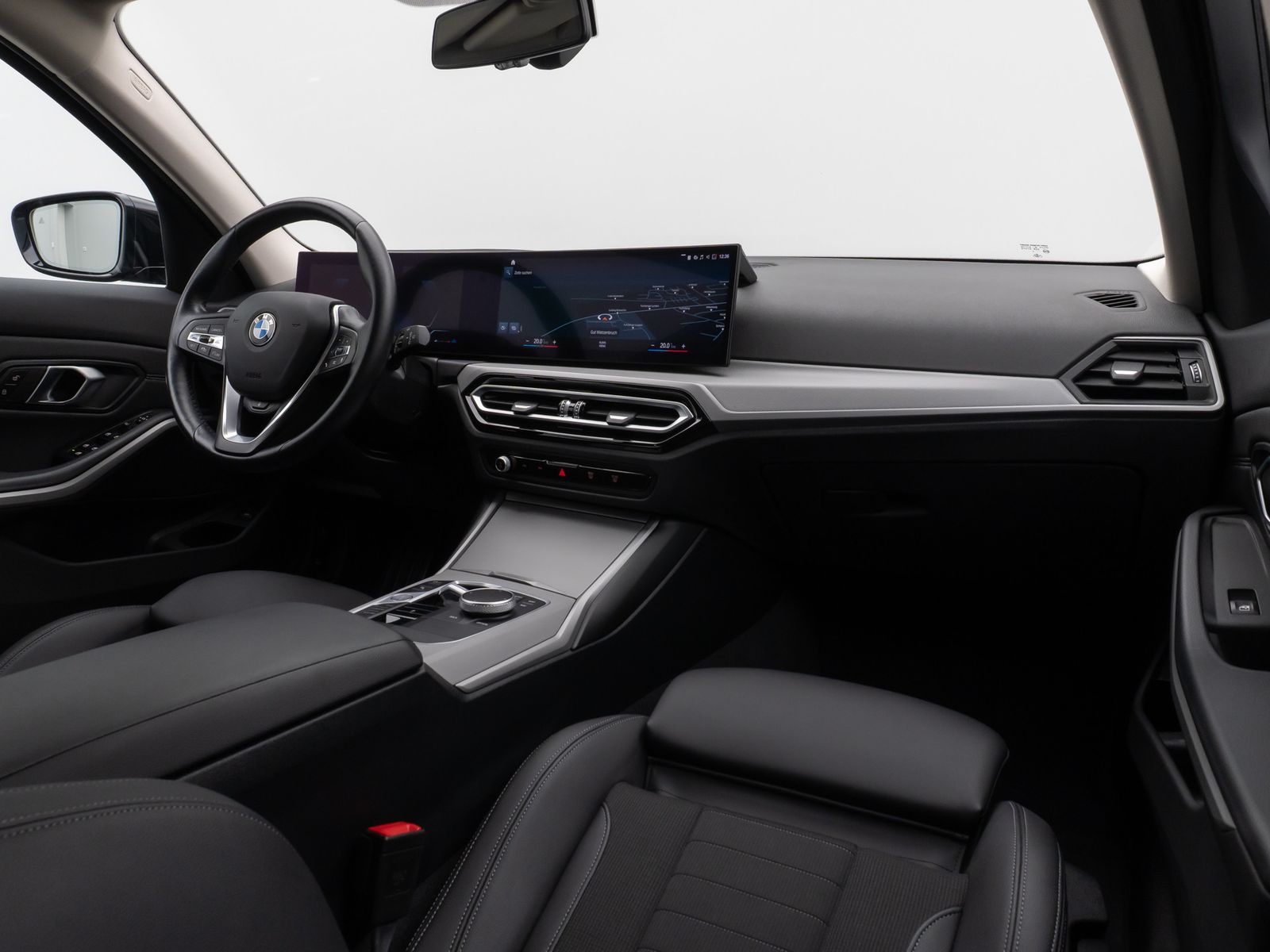 Fahrzeugabbildung BMW 320d Kamera DAB HUD Lenkradheizung Alarm Sport
