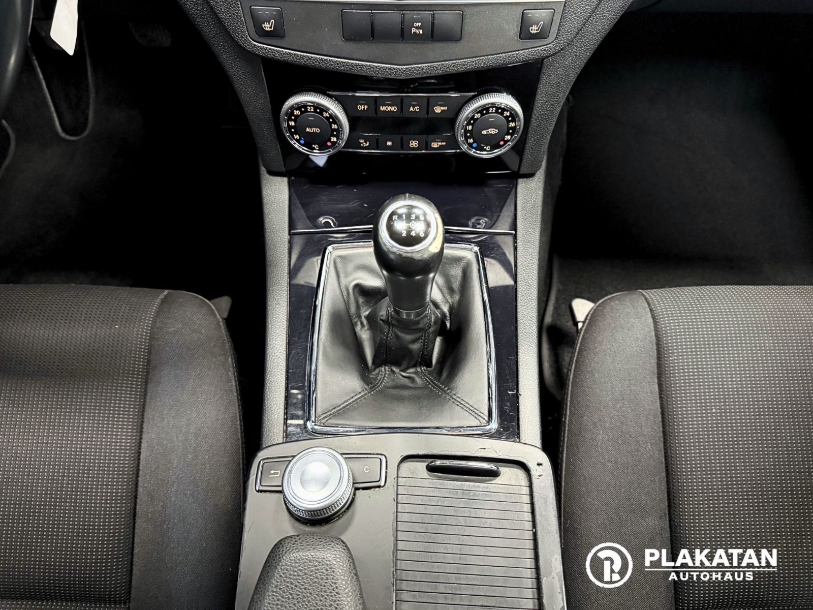 Fahrzeugabbildung Mercedes-Benz C 180 CDI T-Model Bi-Xenon AHK MB-Service EXPORT