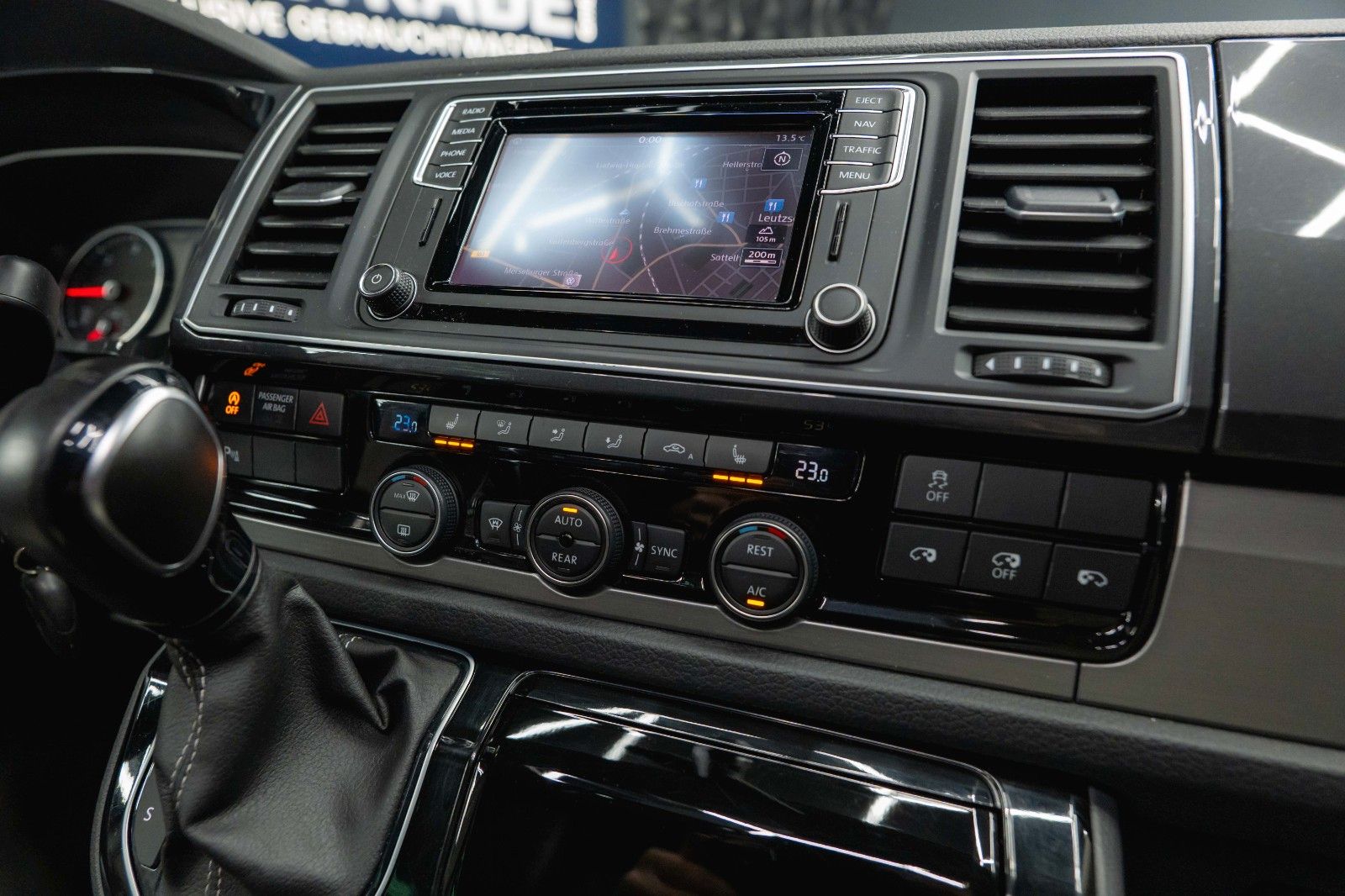 Fahrzeugabbildung Volkswagen T6 Multivan 2.0TDI DSG Edition 30 4Motion ACC