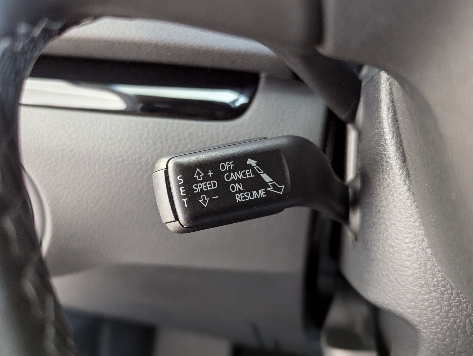 Fahrzeugabbildung SEAT Alhambra 1.4 TSI DSG Style 7-Sitze Cam Shz LM17"