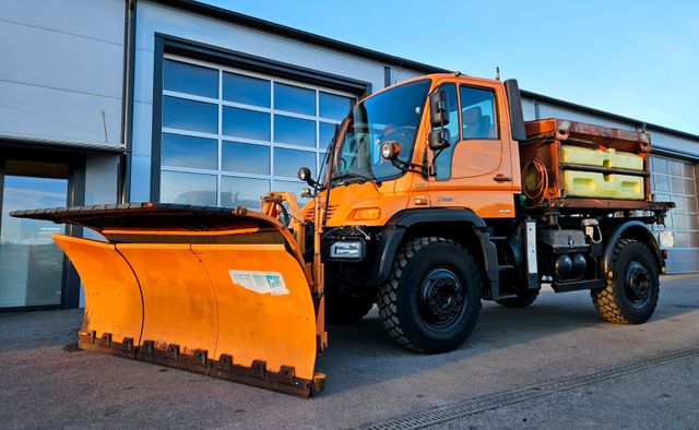 Mercedes-Benz Unimog U500 Hydrostat  280PS Streuer Pflug