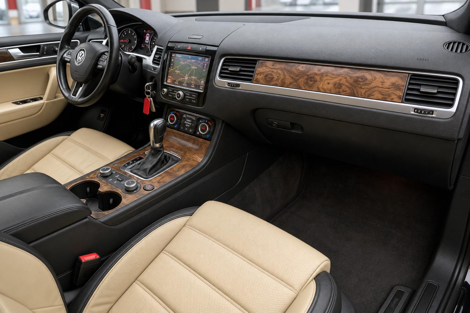 Volkswagen TOUAREG 3.0 TDi V6 EXCLUSIVE*Aut*Navi*Leder*AHK*