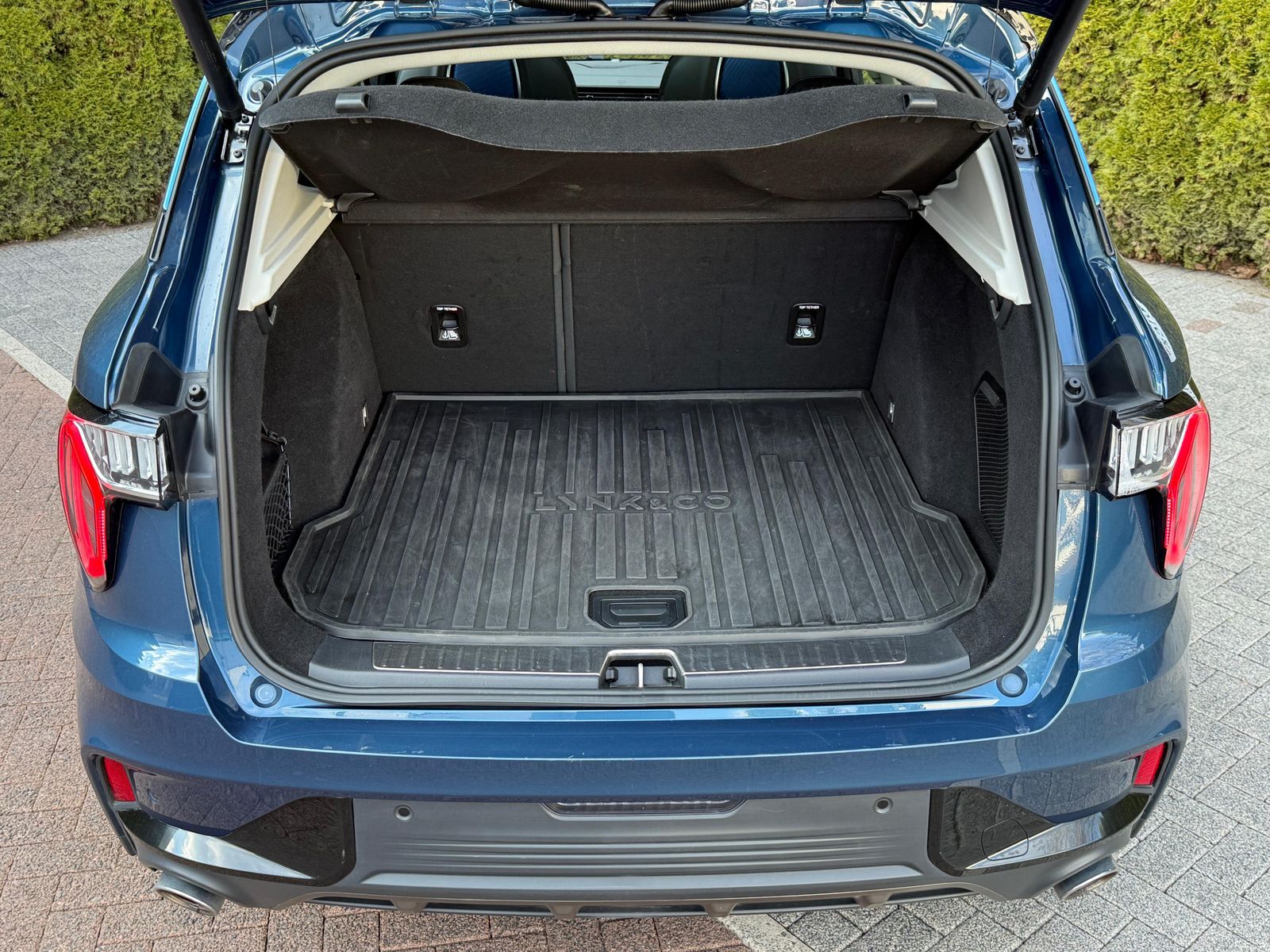 Fahrzeugabbildung Lynk&Co 01 1.5 T Aut PHEV PANO+LED+NAVI+ACC+MEMO+SHZ+360