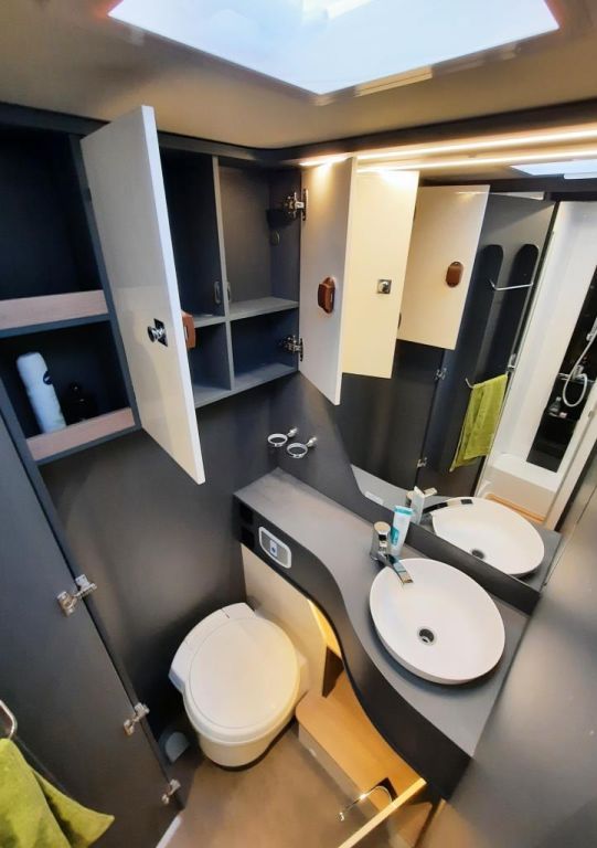 Fahrzeugabbildung Laika Kosmo H 1409 Verfüg./Sparen Sie 27.650,- €