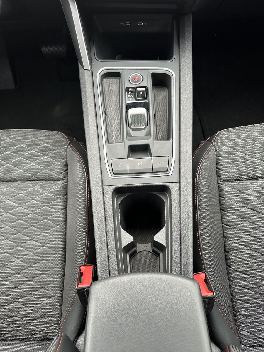 Fahrzeugabbildung SEAT Leon SpT 2.0 TDI DSG FR NAV+LED+ACC+AHK+VCOCKPIT