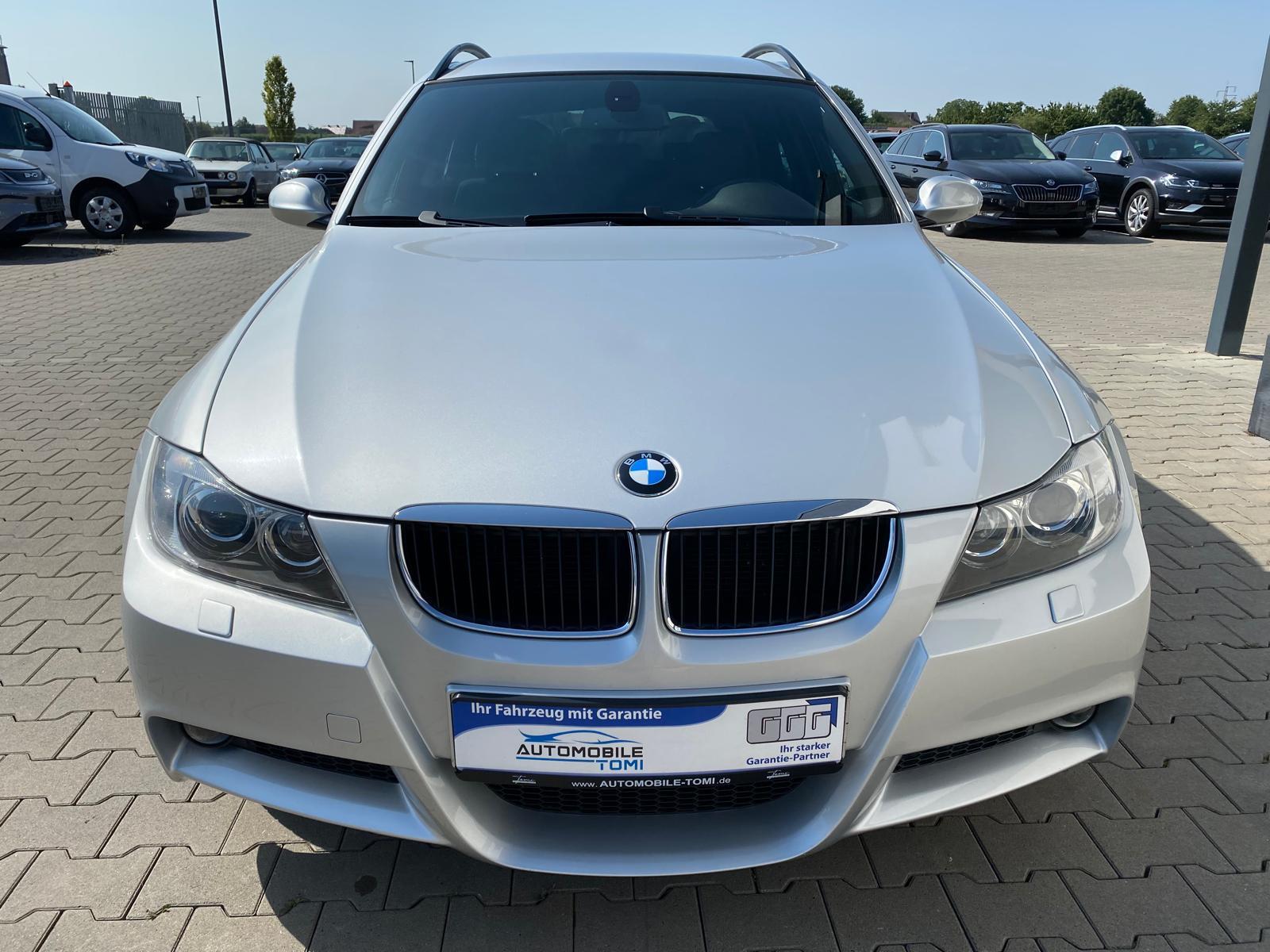 BMW 318 2008 — interior