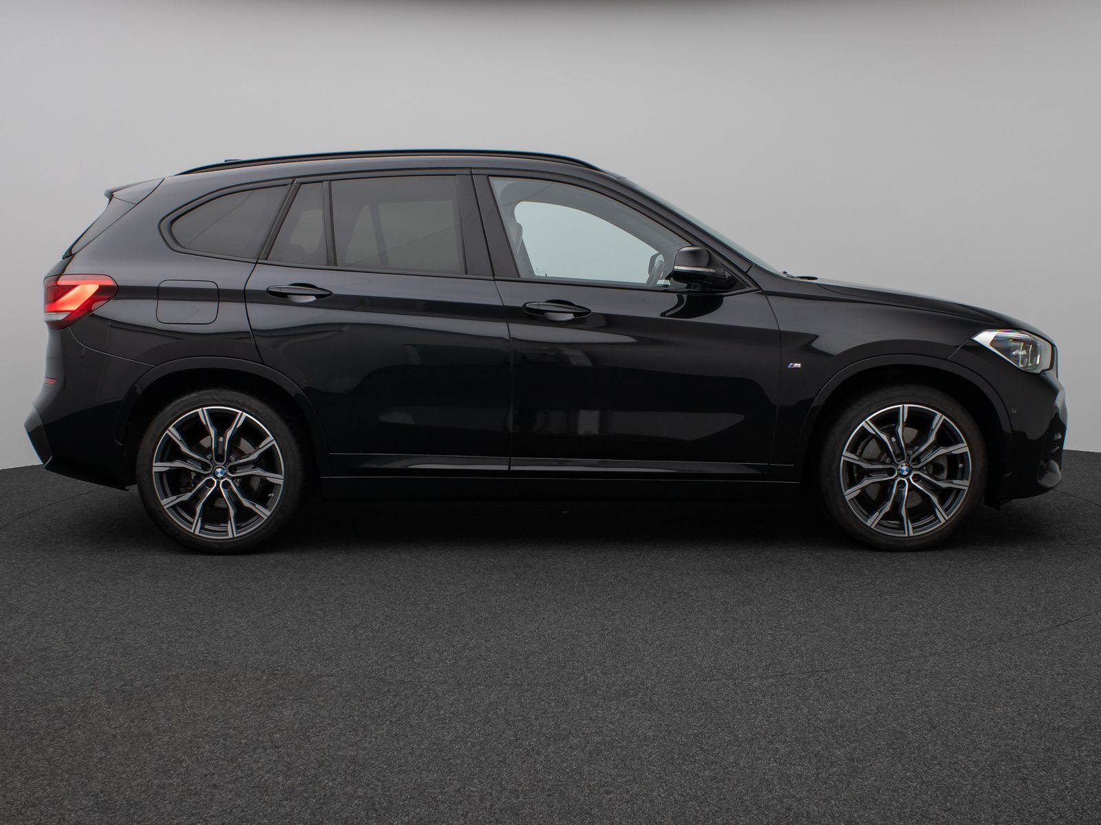 Fahrzeugabbildung BMW X1 xD25e MSport Panorama Kamera HUD DAB HiFi AHK