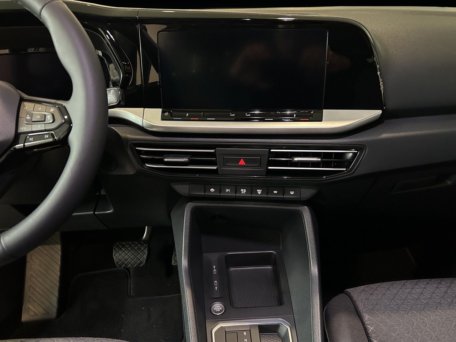 Fahrzeugabbildung Ford Tourneo Connect Benzin Automatik AHK Kamera PDC