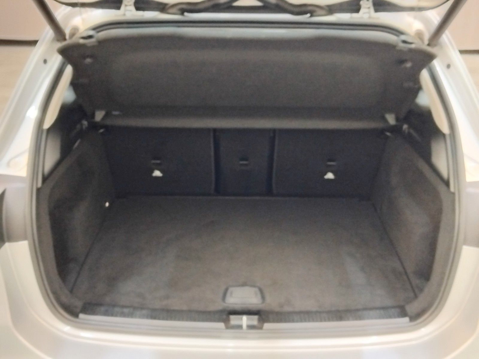 Mercedes-Benz B 180 (06/2026, Benzin)