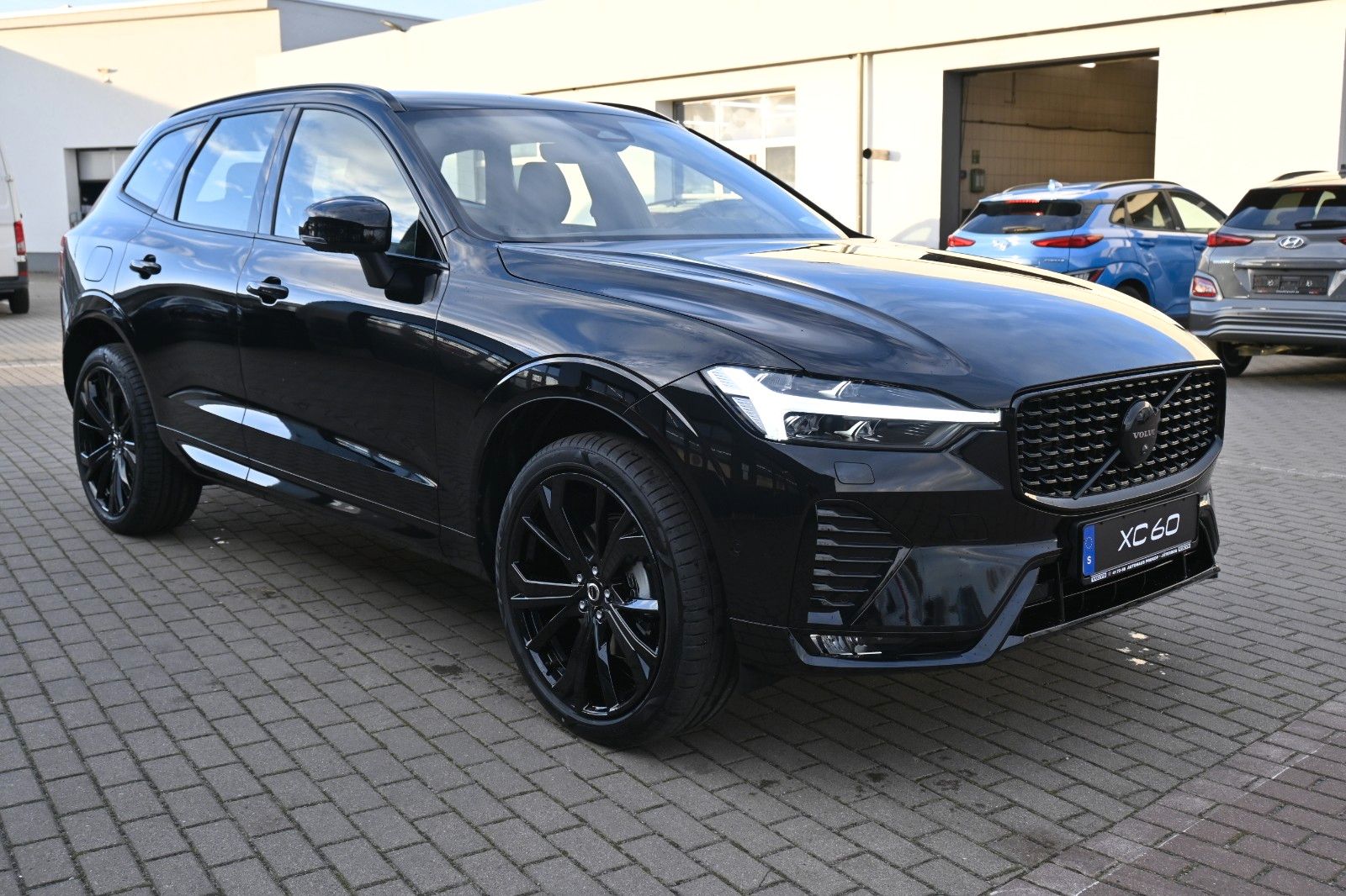 Fahrzeugabbildung Volvo XC60 B5 AWD Plus Black Edition*H&K*360°*ACC