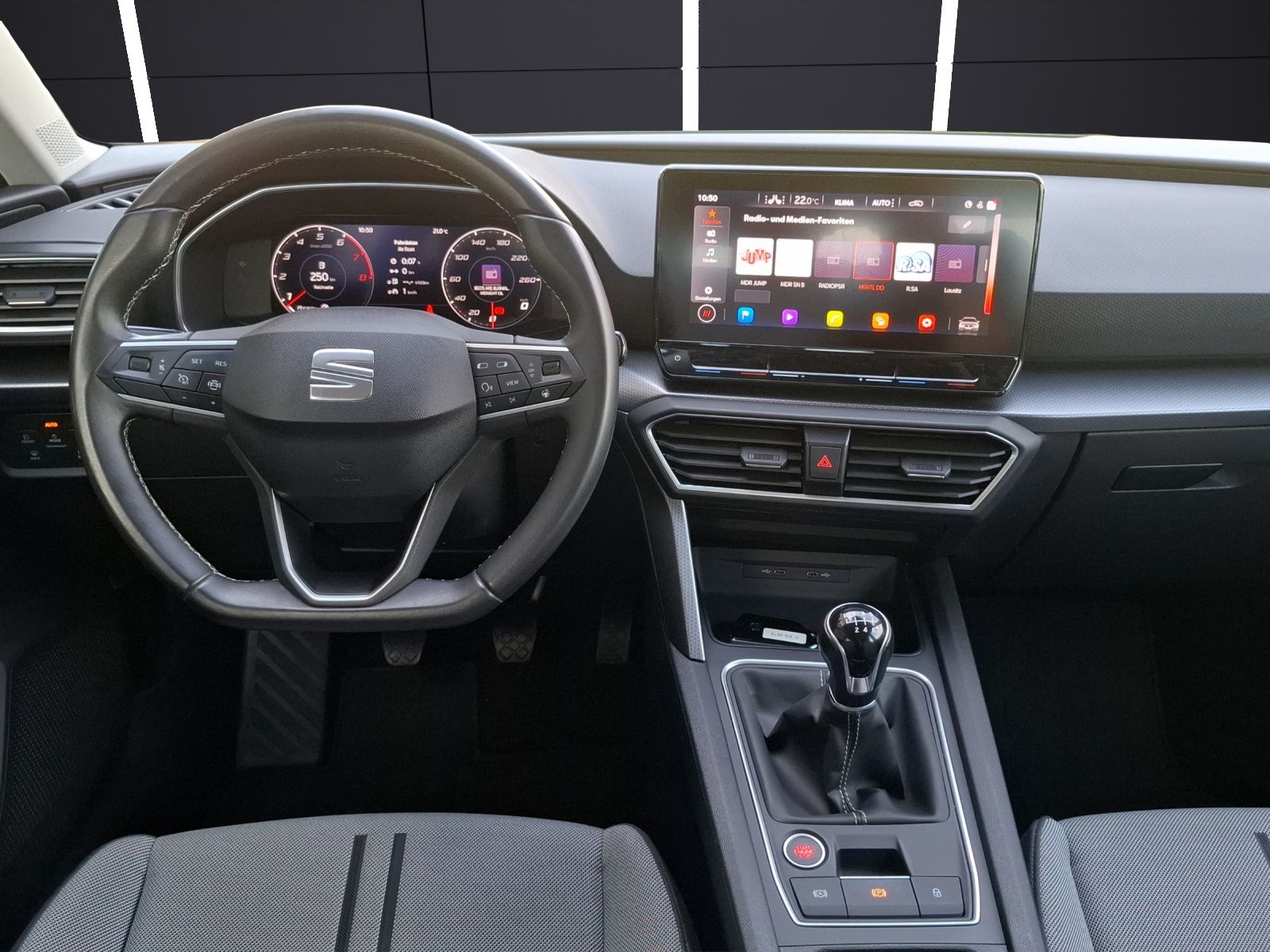 Fahrzeugabbildung SEAT Leon ST TSI Style LED AHK Navi AID GRA SHZ Park-