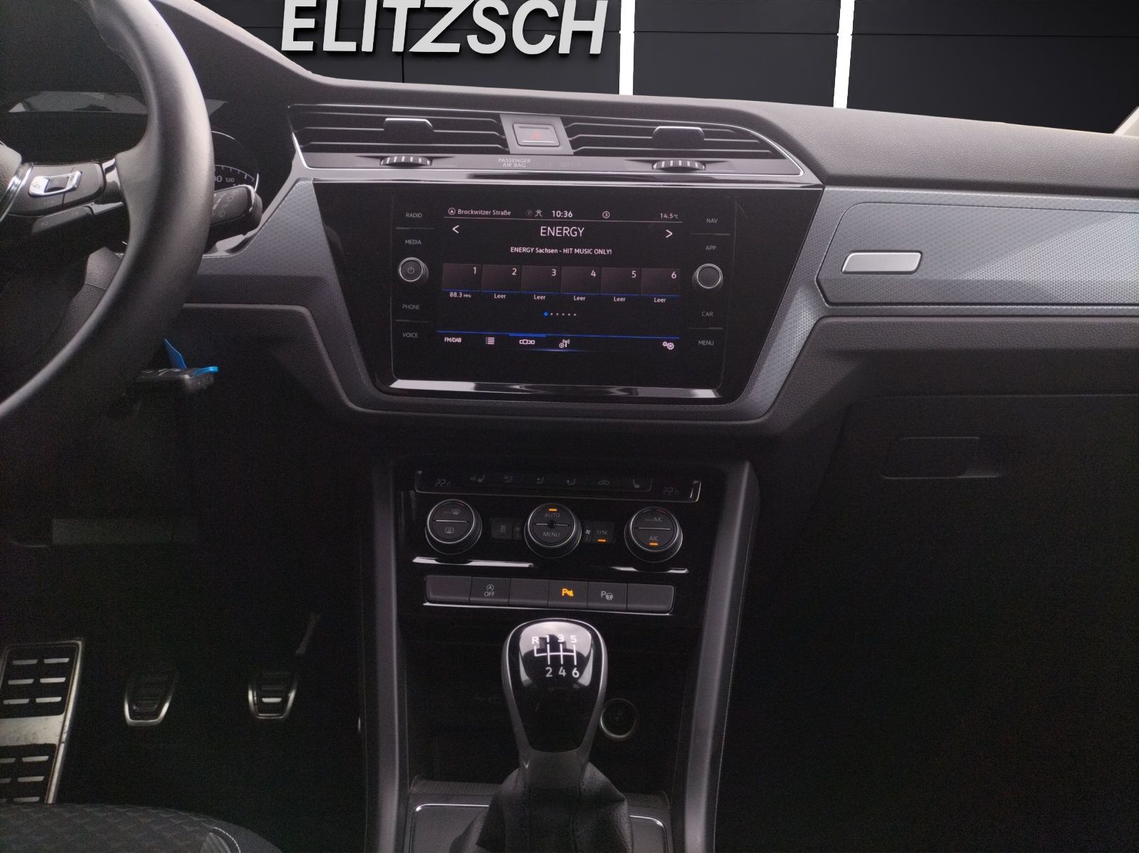 Fahrzeugabbildung Volkswagen Touran TSI Active STH LED Navi ACC Park-Assist S